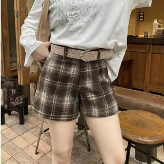 สินค้าพร้อมส่งทันที: กางเกงขาสั้นลายสก็อตสุดเซ็กซี่และมีสไตล์