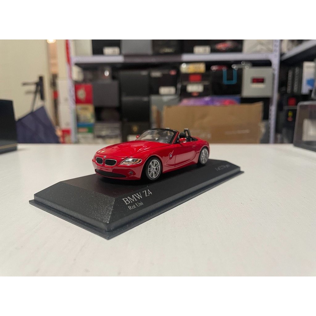 1: 43 Mini Cut Minichamps BMW BMW Z4 E85 2002 Convertible Sports Car Model สีแดง