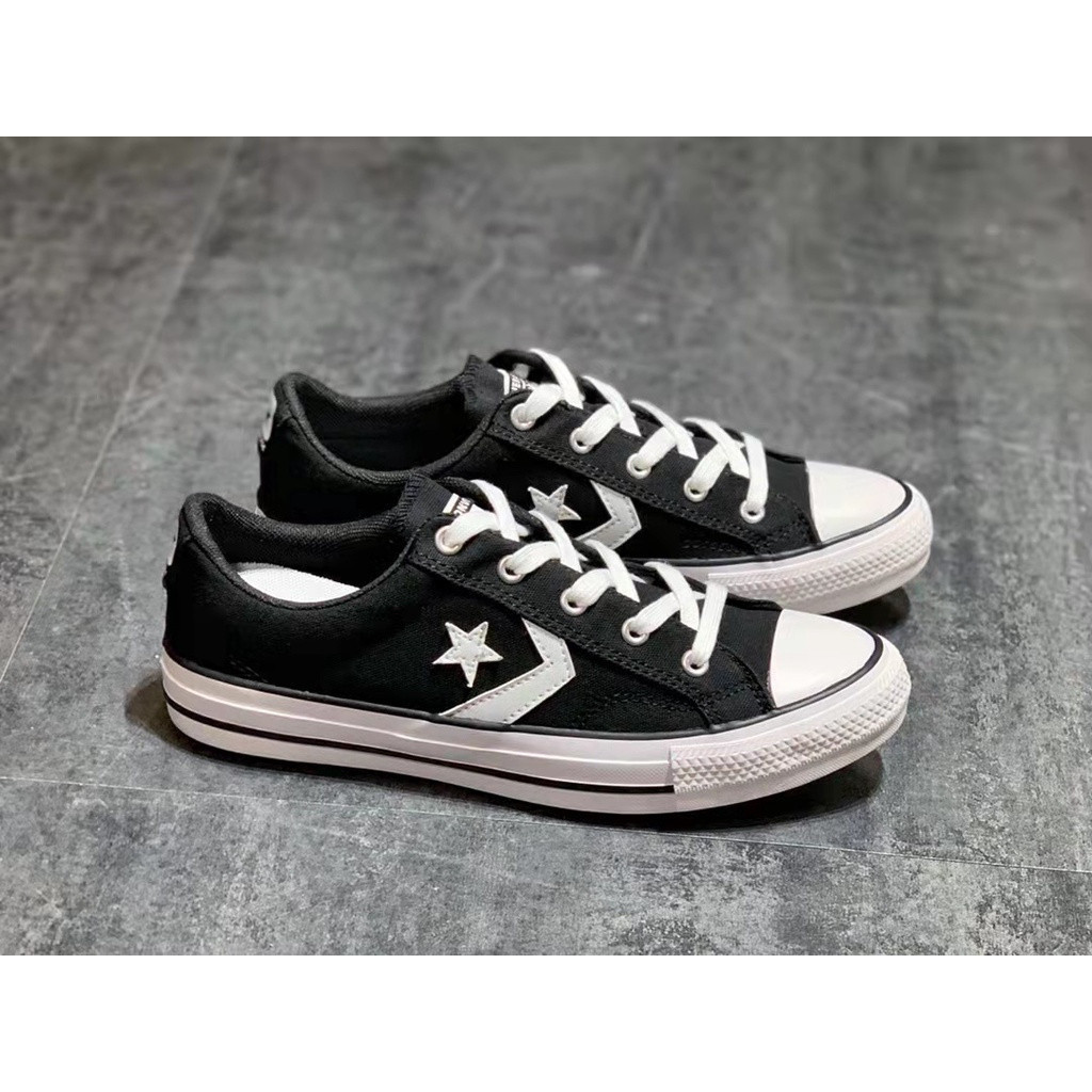 Converse Star Player Star Arrow สีดําสีขาวคลาสสิกผู้ชายและผู้หญิงรองเท้าผ้าใบต่ําวัลคาไนซ์สําหรับผู้