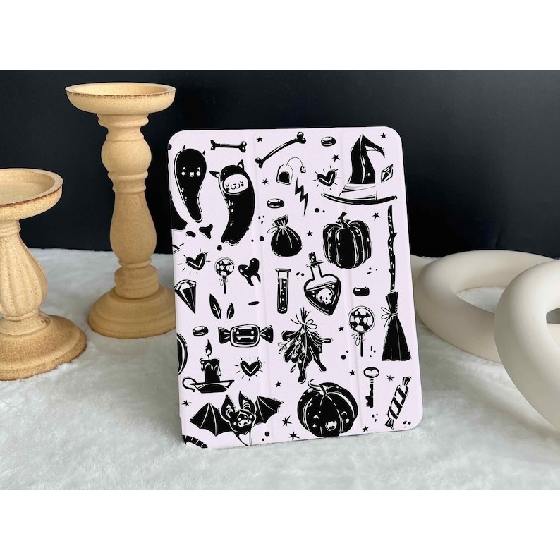 เคส iPad Halloween Graffiti iPad Air 5 2022 iPad Pro 12.9 2021 เคส iPad Mini 6 iPad 9.7"/ 10.2"/ 10.