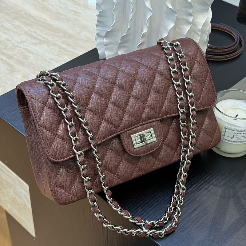 กระเป๋าโซ่ Cowhide Caviar Rhombus สไตล์หรู สำหรับใส่ข้างใต้วงแขนของผู้หญิง ออกแบบมาเป็นMessenger Bagสายเดียวพอดีมือ