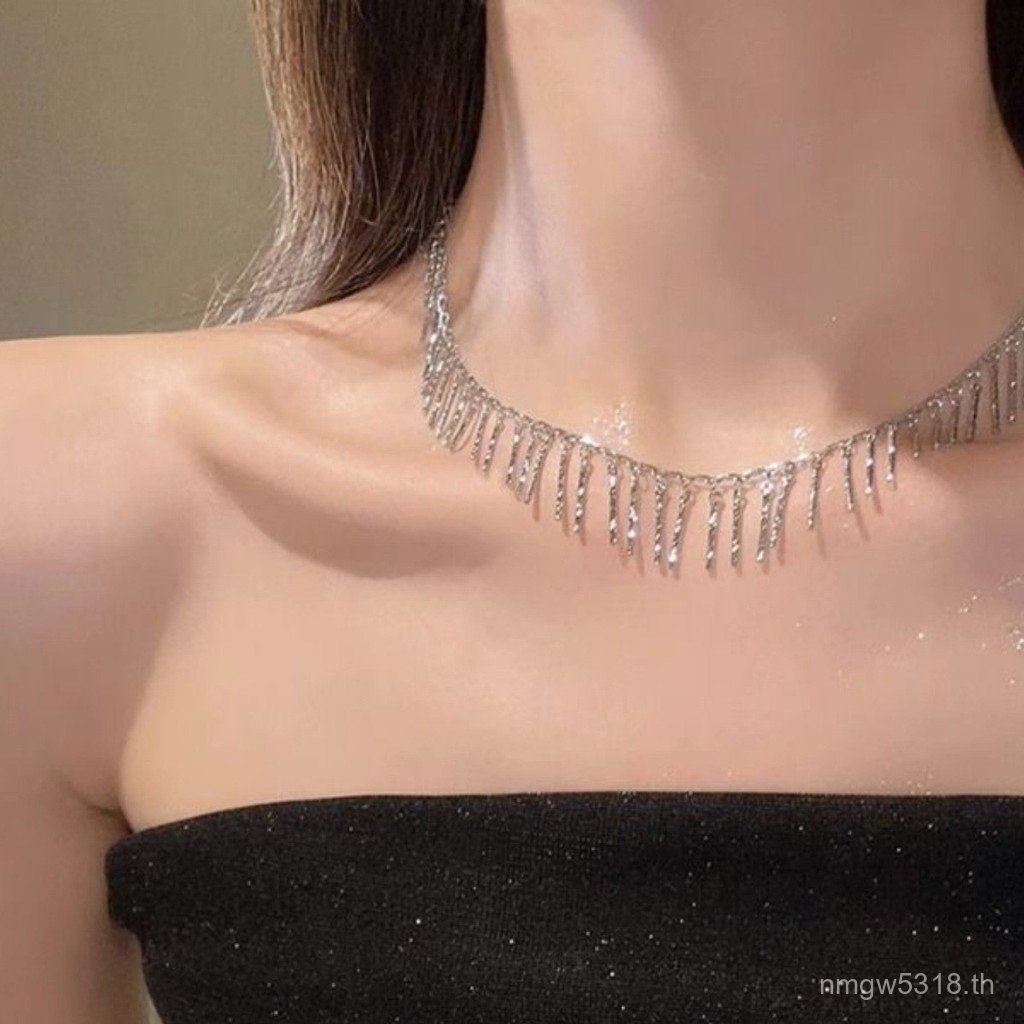 สร้อยคอมุกและโซ่ต่างหูสไตล์คลาสสิกสำหรับผู้หญิง ออกแบบมาให้เข้ากันได้ดี พร้อมลายพู่และโซ่คลาวิกิล รห