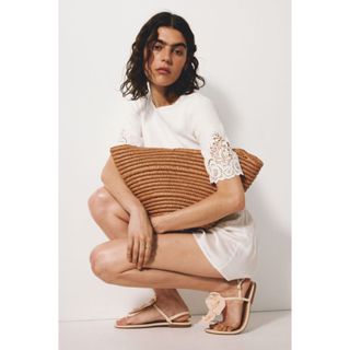 H&M(เอชแอนด์เอ็ม) เสื้อท็อปผ้าริบแต่งลูกไม้แทรก ผู้หญิง 1336…