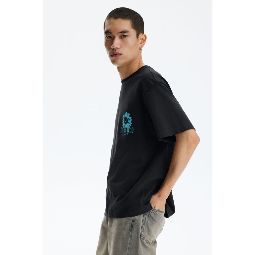 H&M(เอชแอนด์เอ็ม) เสื้อยืดพิมพ์ลายแบบหลวม ผู้ชาย 0967955_23