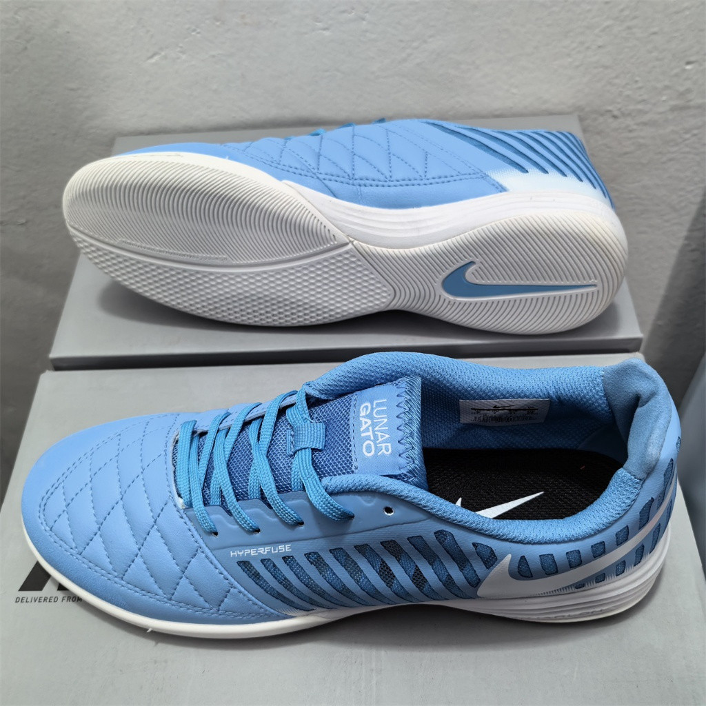 Lunar Gato II IC รองเท้าฟุตบอลที่มีการระบายอากาศดี กันลื่น และทนทาน