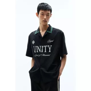 H&M(เอชแอนด์เอ็ม) เสื้อเชิ้ตลายพิมพ์ทรงหลวมสำหรับวันพักผ่อน Men Loose Fit Printed resort shirt 1307993_1