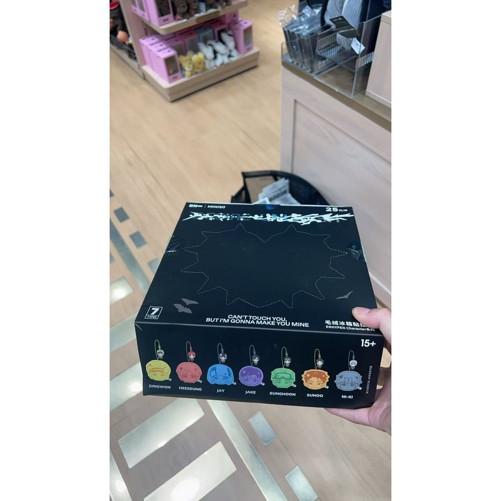 Miniso enhypen กระเป๋าตาบอดแม่เหล็กตุ๊กตา