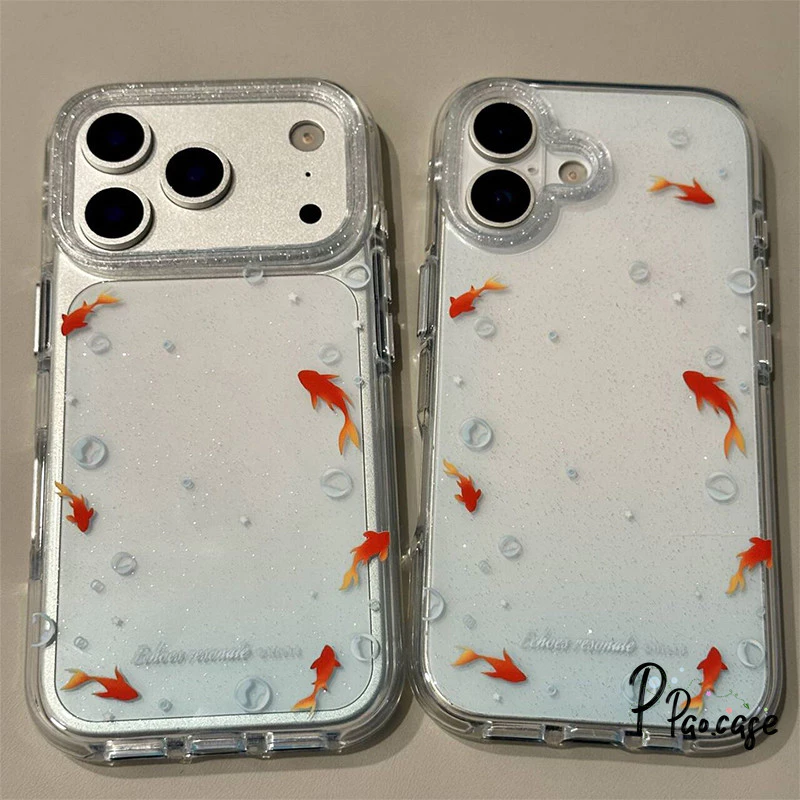 เคสไอโฟน17 13 15 เคสผงวาว ลายปลาทองสีฟ้าน่ารัก สำหรับ IPhone 17 16 11 13 14 12 15 Pro Max Air 7 8 15 16 Plus XR X