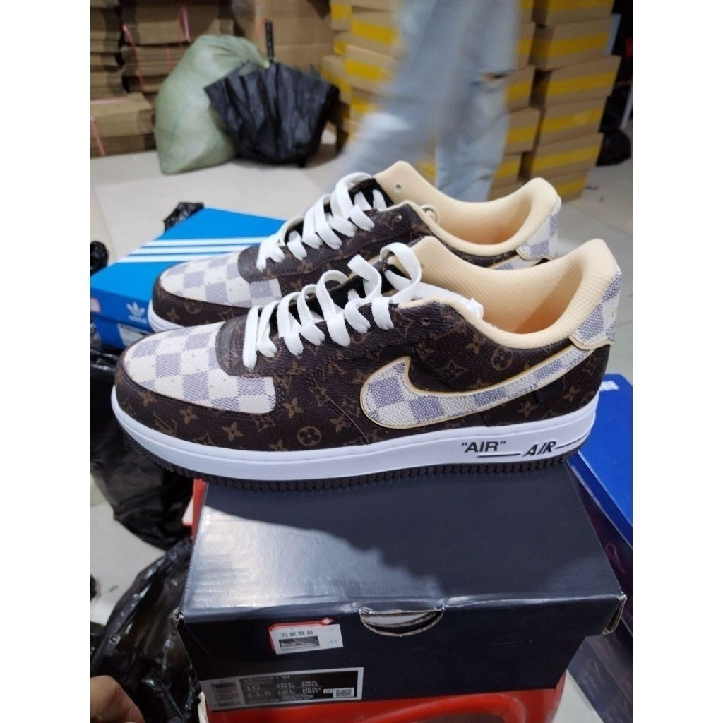 Air Force 1 07 LV8 รองเท้าผ้าใบสําหรับบุรุษและสตรี Shoes-11