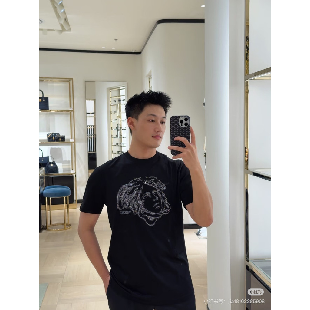 เสื้อยืดหลวม VERSACE สไตล์เกาหลีสำหรับผู้ชายและผู้หญิง ปี 2026