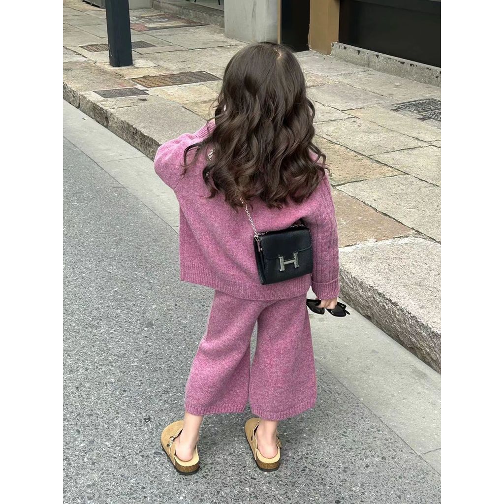 เด็กสาว2024รอบคอสไตล์ตะวันตกถักเสื้อผ้าเด็กสีม่วงอินเทรนด์เสื้อกันหนาวสไตล์ใหม่ ปลาค็อด สวมใส่แฟชั่น