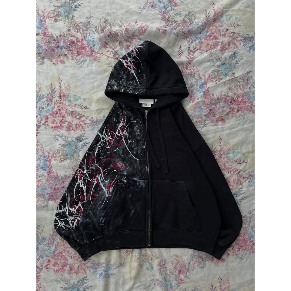 Punk Dark Aesthetic.Zip Hoodie สไตล์ Minimalist พิมพ์ลายกลางๆ เหมาะสำหรับสวมใส่ในสไตล์ Y2K ขนาดสบาย ๆ