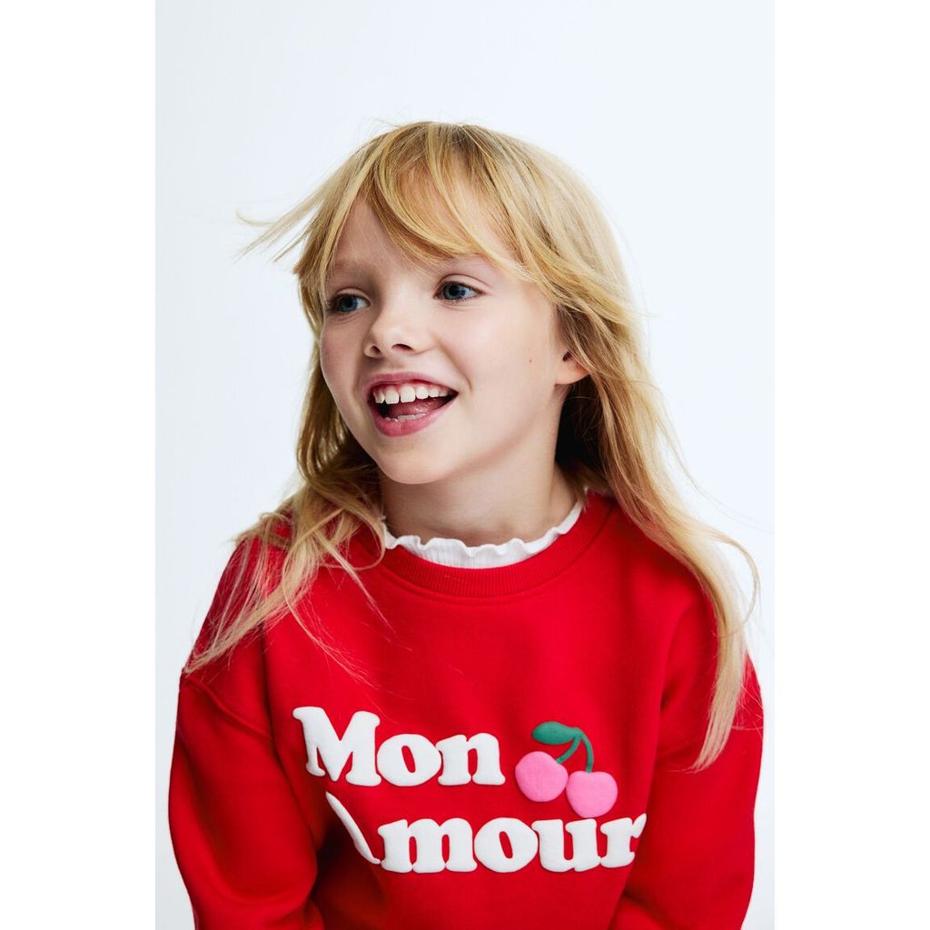 H&M(เอชแอนด์เอ็ม) เสื้อสเวตเชิ้ตผ้าสกรีนลาย ผิวสัมผัสนุ่มด้านใน Girls Printed brushed-inside sweatsh 1322995_2