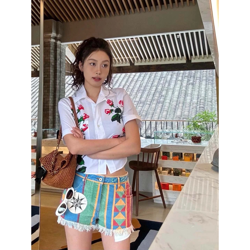 เสื้อเชิ้ตแขนสั้นสีขาว Paula's Ibiza ลายโรส คอคิวบา สไตล์ฤดูร้อน