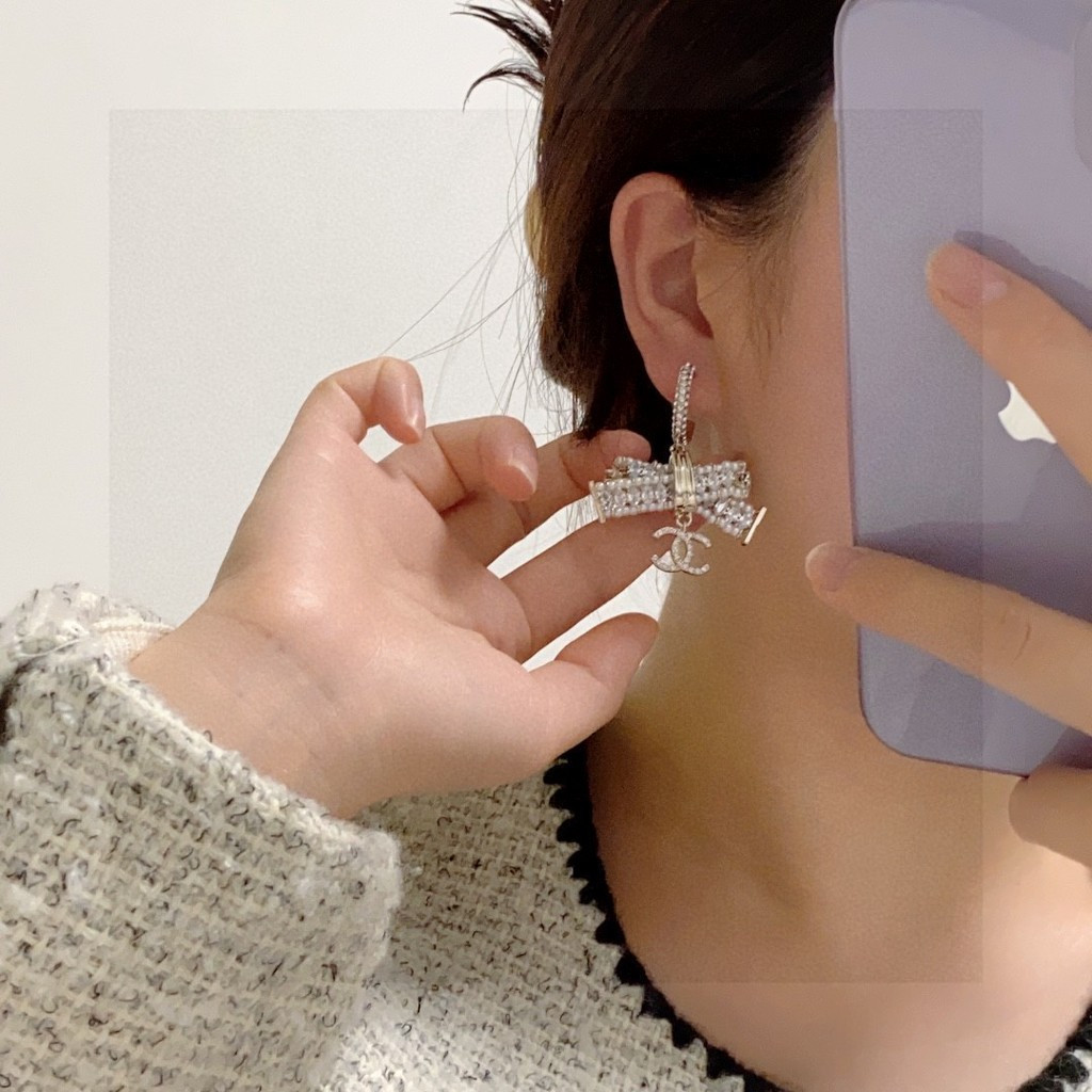 ต่างหูโบว์มุก เพชรวัสดุทองเหลืองเรียบง่าย K9IY