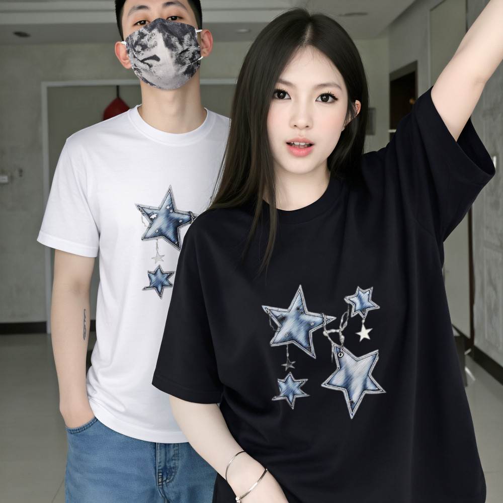 เสื้อยืดลายดาวสไตล์มินิมอล สดใสเรียบง่าย ใส่ได้ทั้งชายหญิง ทรงหลวมใส่สบาย