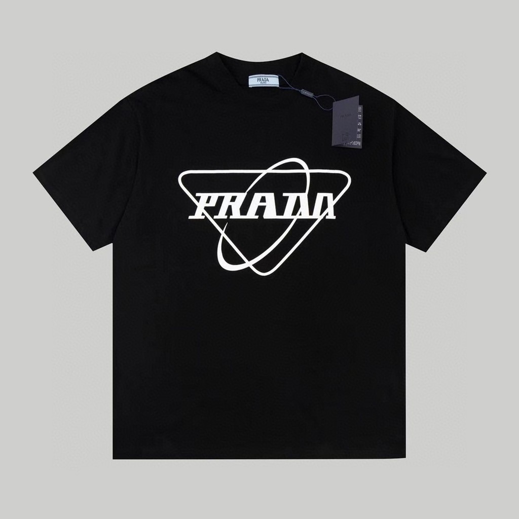 Prada/Prada/Prada/2026 คลาสสิกรอบคอแขนสั้นเสื้อยืดผู้ชายผู้หญิงสไตล์หนาด้านในตัวอักษร Impervious Rag