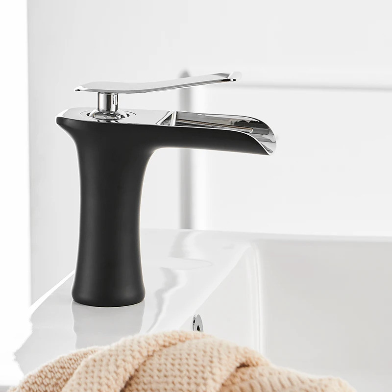 สีดําอ่างล้างหน้าก๊อกน้ําน้ําตกก๊อกน้ําห้องน้ําเดี่ยวอ่างล้างหน้าผสมแตะอาบน้ําก๊อกน้ําทองเหลืองอ่างล