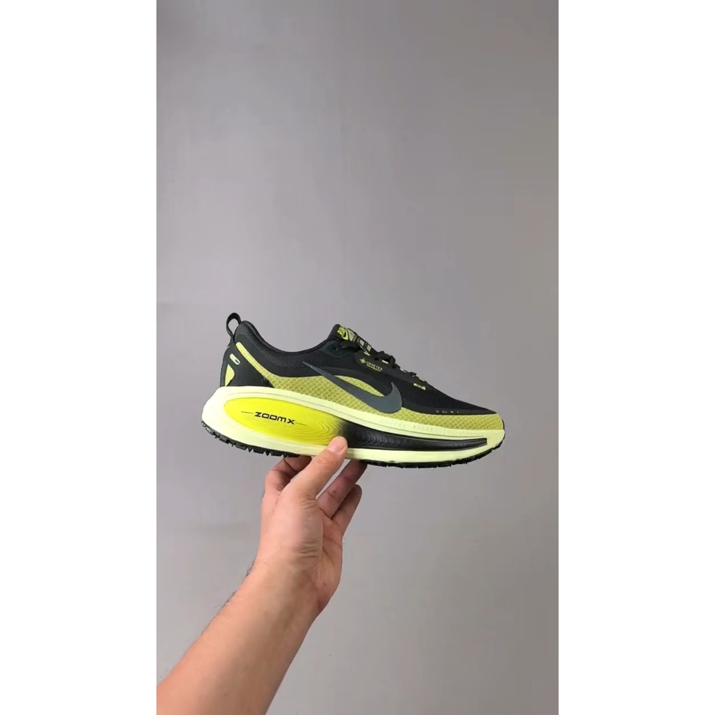 รองเท้าวิ่ง GTX Low-Top แบบกันลื่น สวมใส่สบาย model HQ7002-002