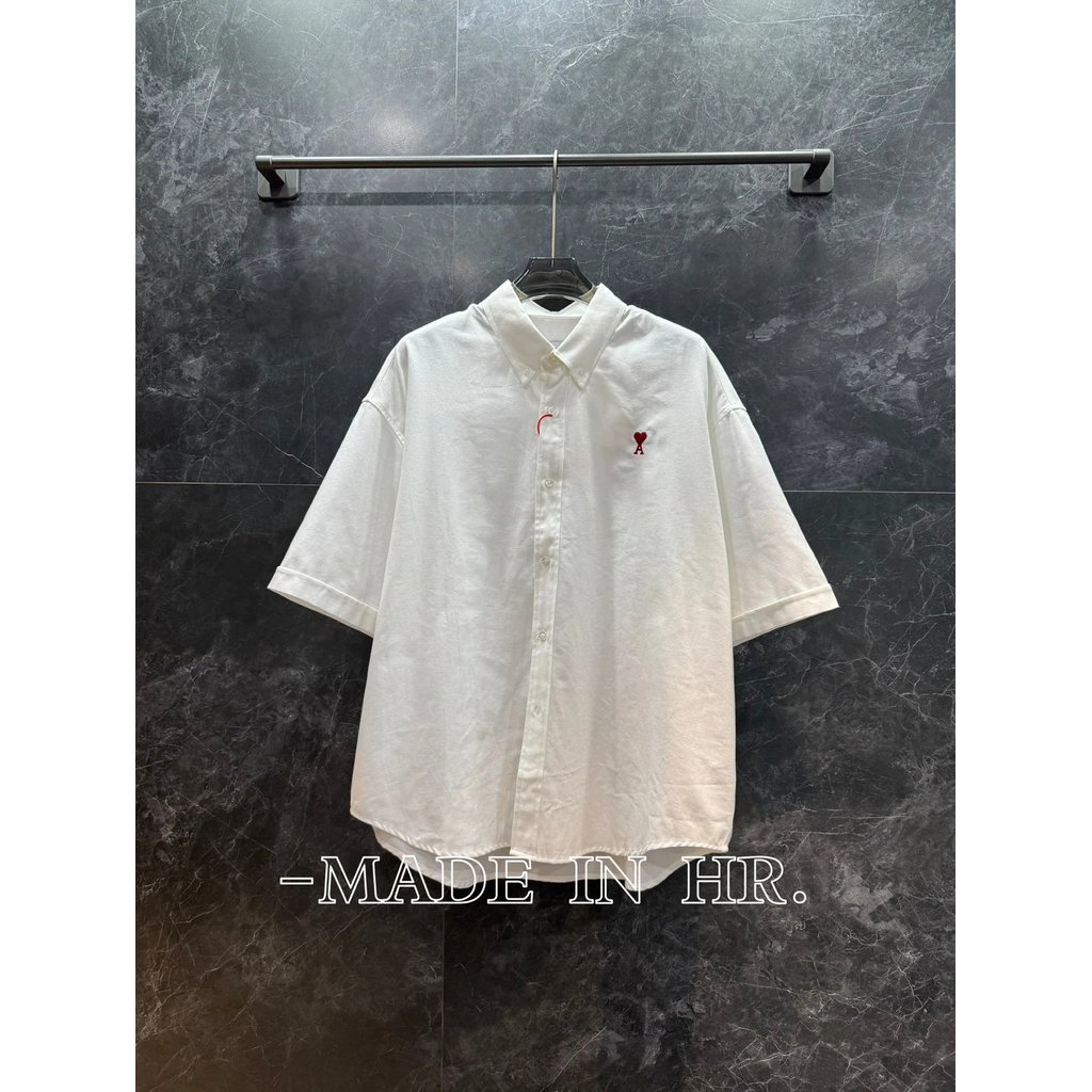 [Daigou] 25SS Ami Paris ฤดูร้อนเสื้อเชิ้ตแขนสั้นแบบกล่อง ปักหัวใจรัก สไตล์สำหรับทั้งผู้ชายและผู้หญิง
