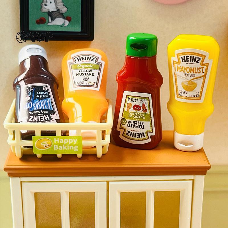 V & P 4 ชิ้น Dollhouse Miniature ซอสสตรอเบอร์รี่ Jam Jar อาหารห้องครัวอุปกรณ์เสริมสําหรับตุ๊กตาตกแต่
