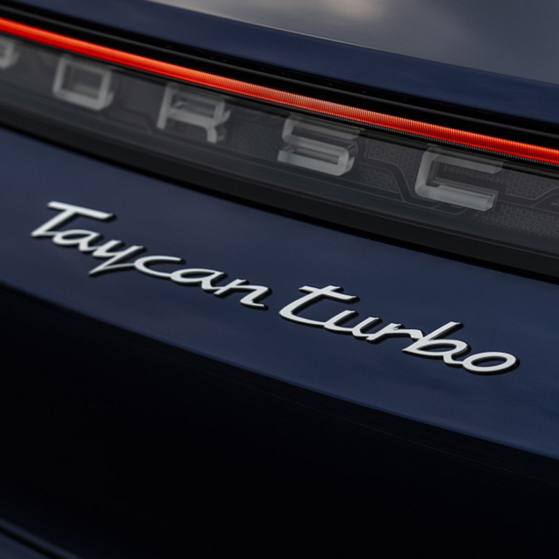 เหมาะสําหรับ Porsche taycan Original Car Model Silver Letter Car Logo โลโก้ด้านข้างไฟฟ้า turbo โลโก้