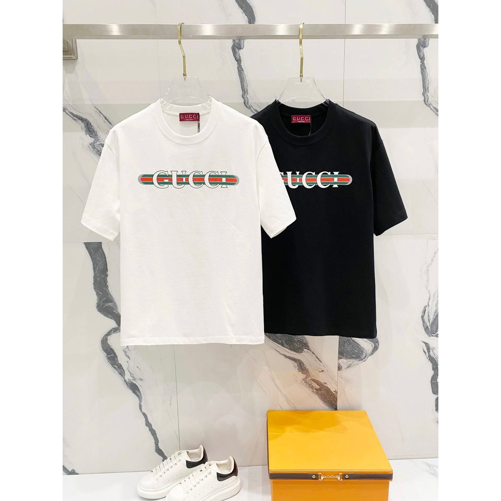 กุชชี่/กุชชี่2026 คลาสสิกรอบคอแขนสั้นเสื้อยืดผู้ชายผู้หญิงโลโก้การพิมพ์ที่เรียบง่ายพื้นฐานหนาเพียงพอ