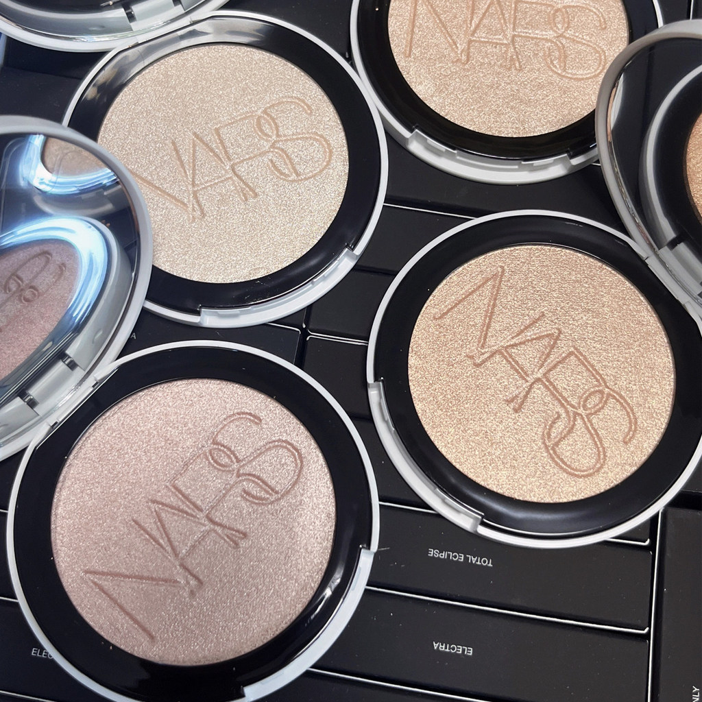 NARS 2025 New Highlighting Powder Foundation: Moisturizing Brightening และ Pearlescent (EROS/ELECTRA
