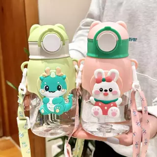 กระบอกน้ำเด็ก ขวดน้ําพร้อมหลอดและสายรัด 600ml พกพา ขวดน้ำเด็กอนุบาล กระติกน้ำเด็กไปโรงเรียน ทนทาน