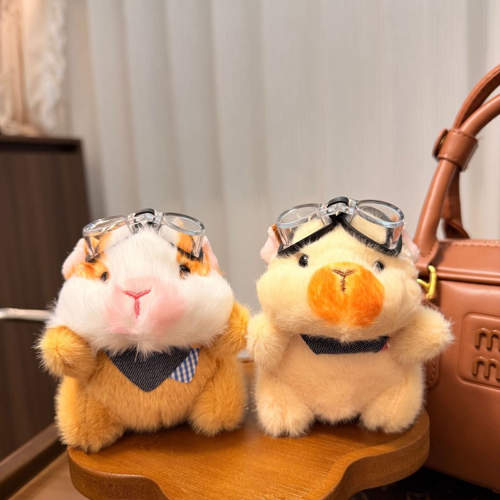 พวงกุญแจตุ๊กตาหนูแกสบี้ใส่แว่นว่ายน้ำน่ารัก ขนนุ่ม ห้อยกระเป๋า ตุ๊กตาหมูน้อย