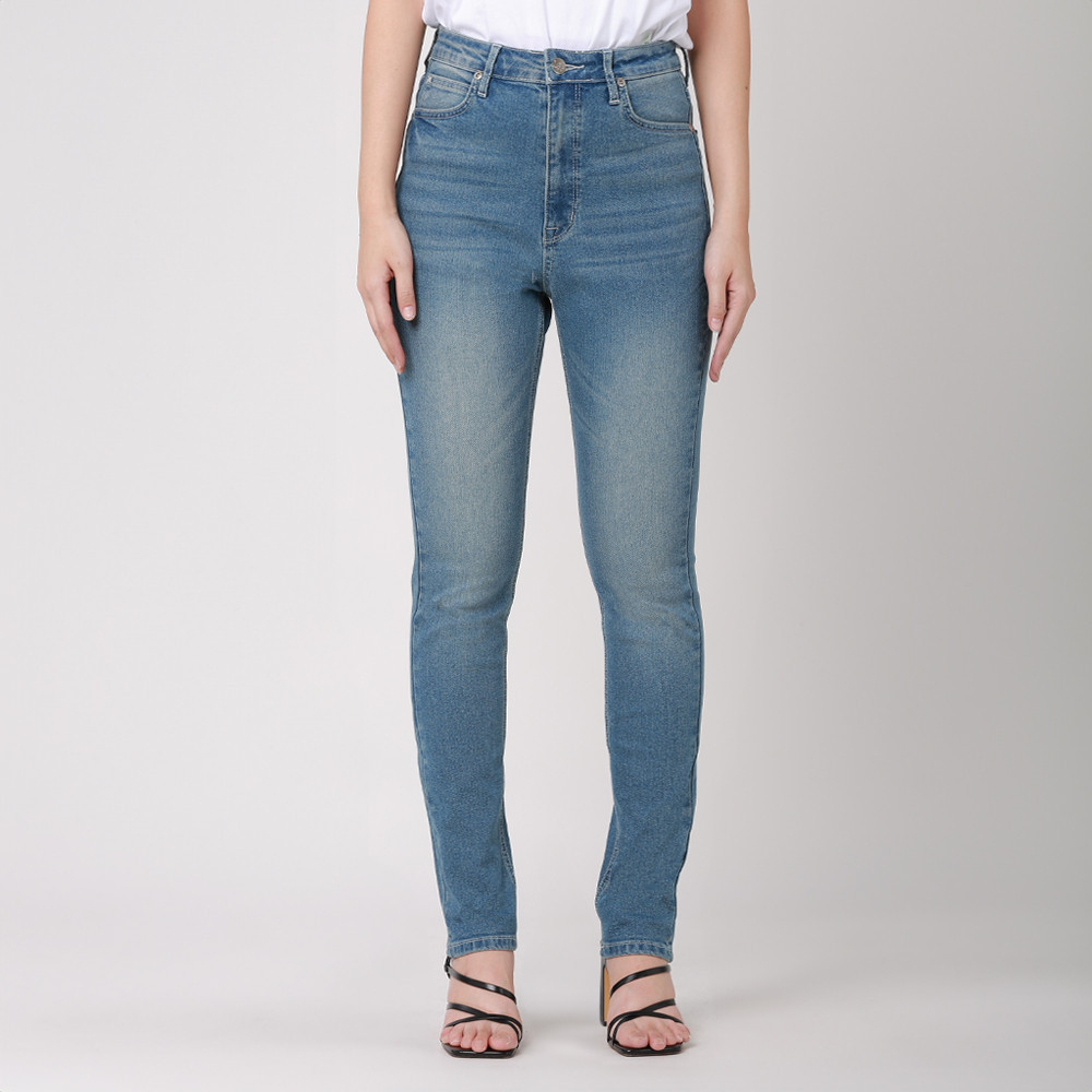 LEE กางเกงยีนส์ผู้หญิง เอวกลาง ทรงรัดรูป รุ่น LE F125WSLIC01 – สียีนส์อ่อน