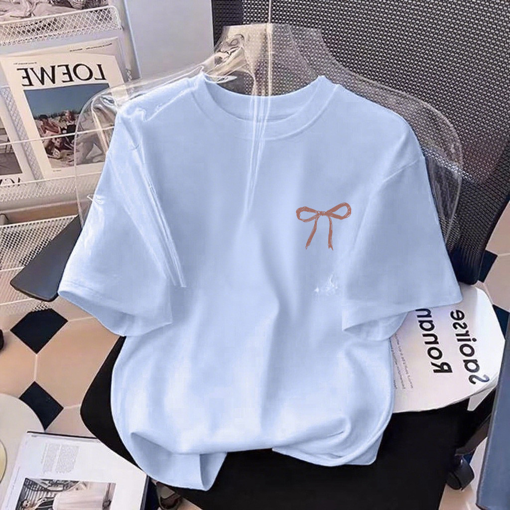 เสื้อยืดโอเวอร์ไซส์สีฟ้าอ่อนผู้หญิง ลายโบว์น่ารัก สไตล์มินิมอลสบายๆ 1.27