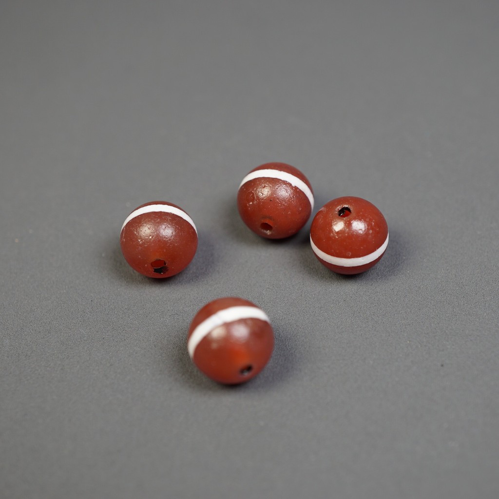 Decads Inlaid Craft ลูกปัดกลมอาเกตเก่าสีแดงธรรมชาติหนึ่งชุดสี่ F5-1015