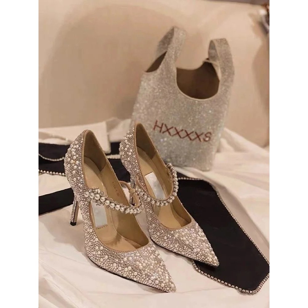 รองเท้าแต่งงาน Jimmy Choo ส้นสูงบาง หนังหัวแหลมประดับคริส탈และไข่มุก