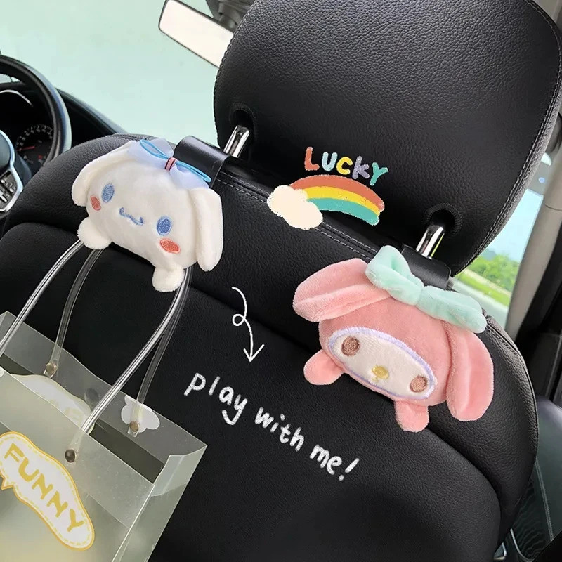 น่ารัก Sanrio อะนิเมะ Kuromi Cinnamoroll Melody ตุ๊กตารถที่นั่ง Headrest Hook Auto Back Seat Organizer ผู้ถือรถอุปกรณ์เสริม