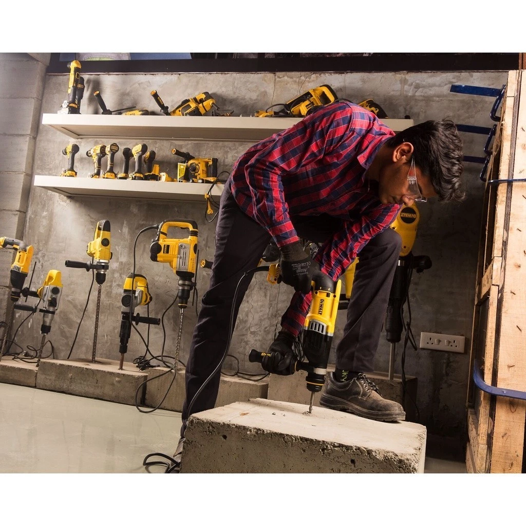 DEWALT สว่านโรตารี่ 28มม. รุ่น D25143KA-B1 3 ระบบ พร้อมกล่อง แบบมีสาย thumbnail 4