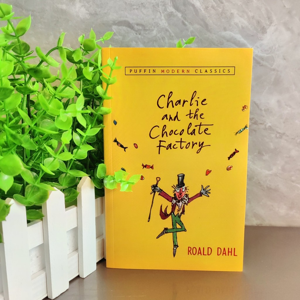 สต็อกพร้อม จัดส่งรวดเร็ว เวอร์ชันใหม่ Charlie and the Chocolate Factory เวอร์ชันภาษาอังกฤษ Charlie a