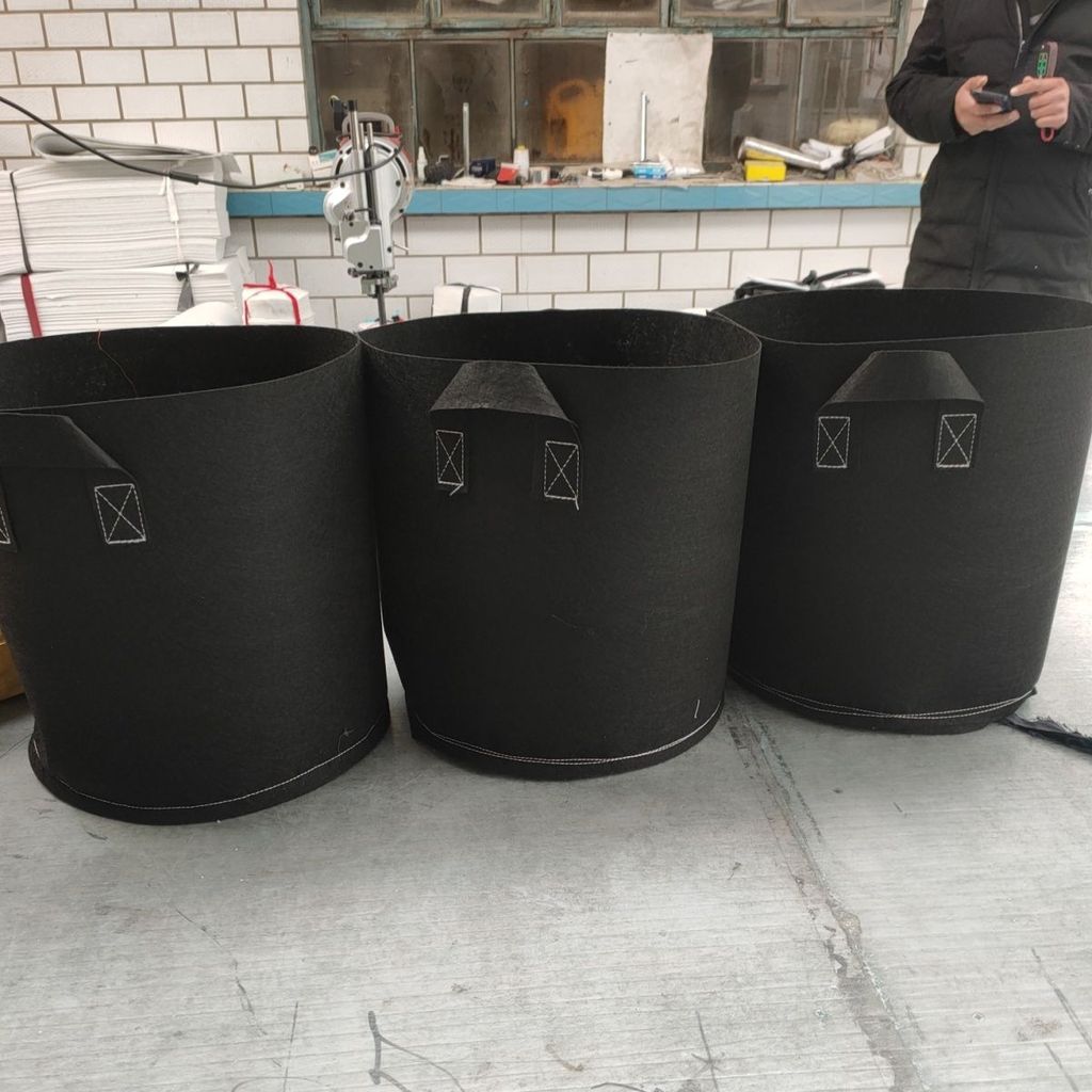Black thickened non-woven fabric grow bags, gallon planting bags, tree nursery bags, vegetable plant