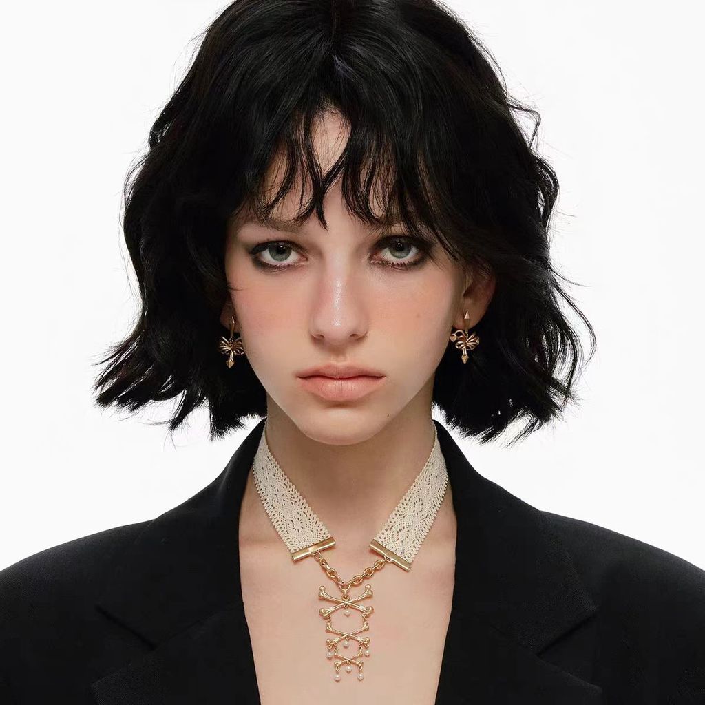 สร้อยคล้องคอดีไซน์เฉพาะ แบบเรโทรจากซีรีย์ผีเสื�อกระดูก หรูหราสำหรับผู้หญิง BKB4