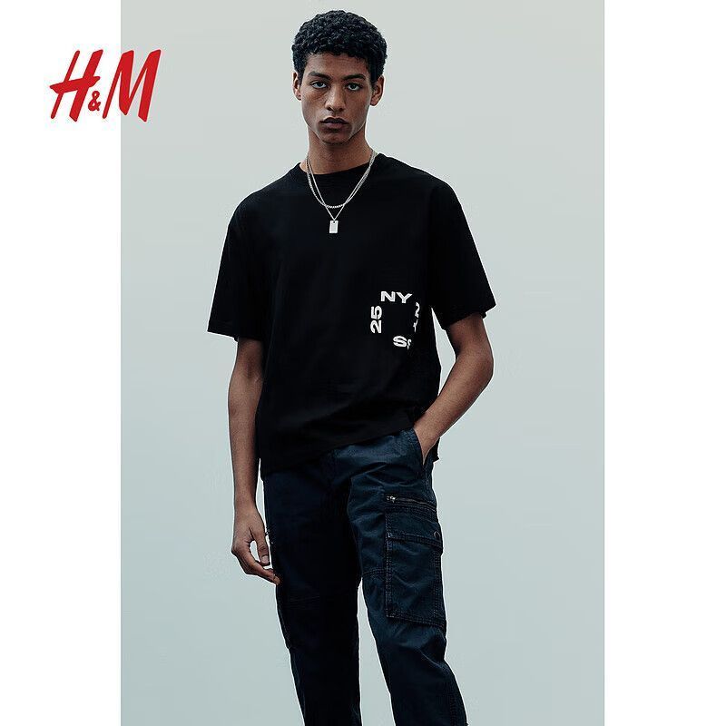 H&M เสื้อยืดผู้ชาย ชม.&ม เสื้อแขนสั้นผ้าฝ้ายพิมพ์ลายใหม่ 122715