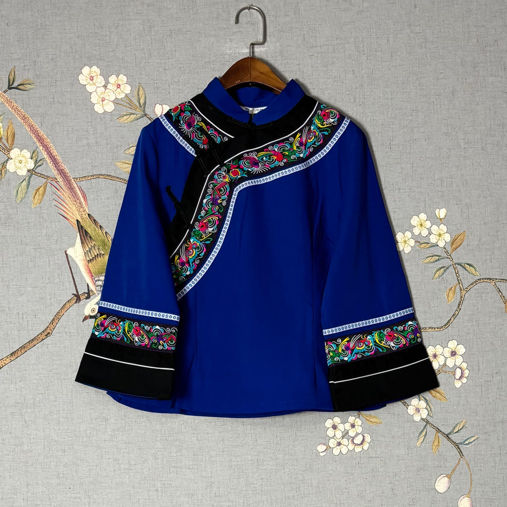 เสื้อเบลาส์แขนยาวแบบดั้งเดิมของชนเผ่า Tujia-Miao ออกแบบลายเฉพาะตัวเลขหมายรหัส 107601