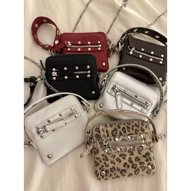 Deinet 2025 สไตล์ใหม่เกาหลี Niche Design Rivet Hand-Carry กระเป๋าสี่เหลี่ยมเล็กแฟชั่น Messenger กระเ