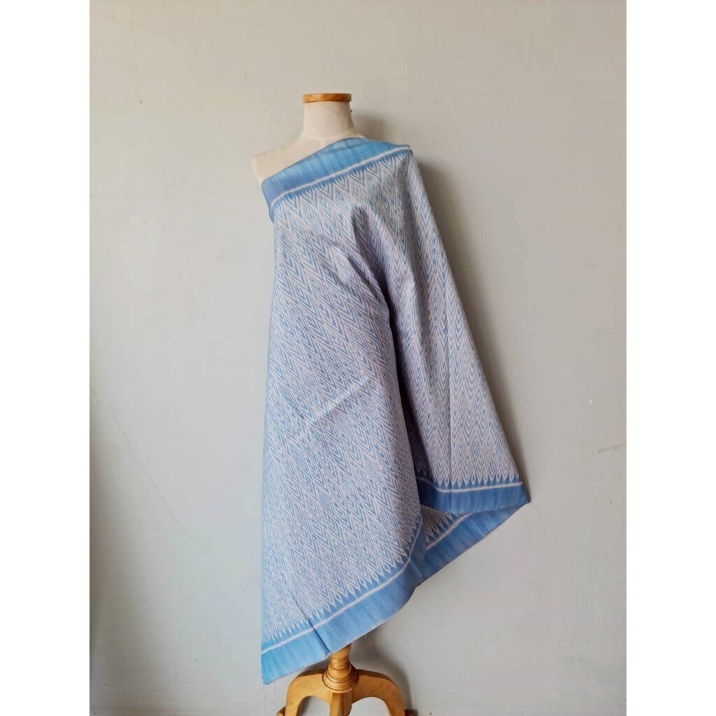 ซิ่น ผ้าไหมมัดหมี่ยกดอกลายราชวัตร ขนาด 1x2เมตร โทนสีฟ้าเทา รหัส L9A-MM4F-119-10