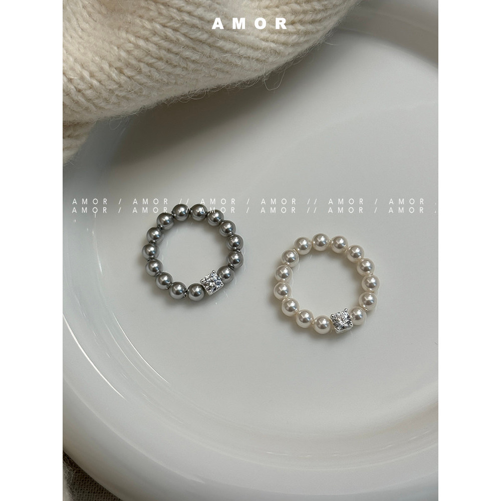 แหวนวางซ้อนได้จากSWAROVSKI ประดับคริสตัลสี่เหลี่ยมและมุก เพอร์เฟคสำหรับผู้หญิง