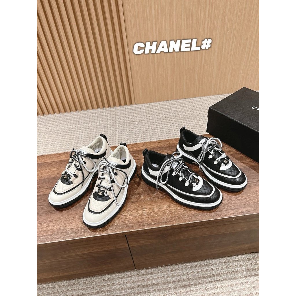 CHANEL 25C Milan Runway คอลเลคชั่นต้นฤดูใบไม้ผลิ สไตล์ Chanel ใหม่ รองเท้าผ้าใบหนังลายเพชร ตัดต่อสีด