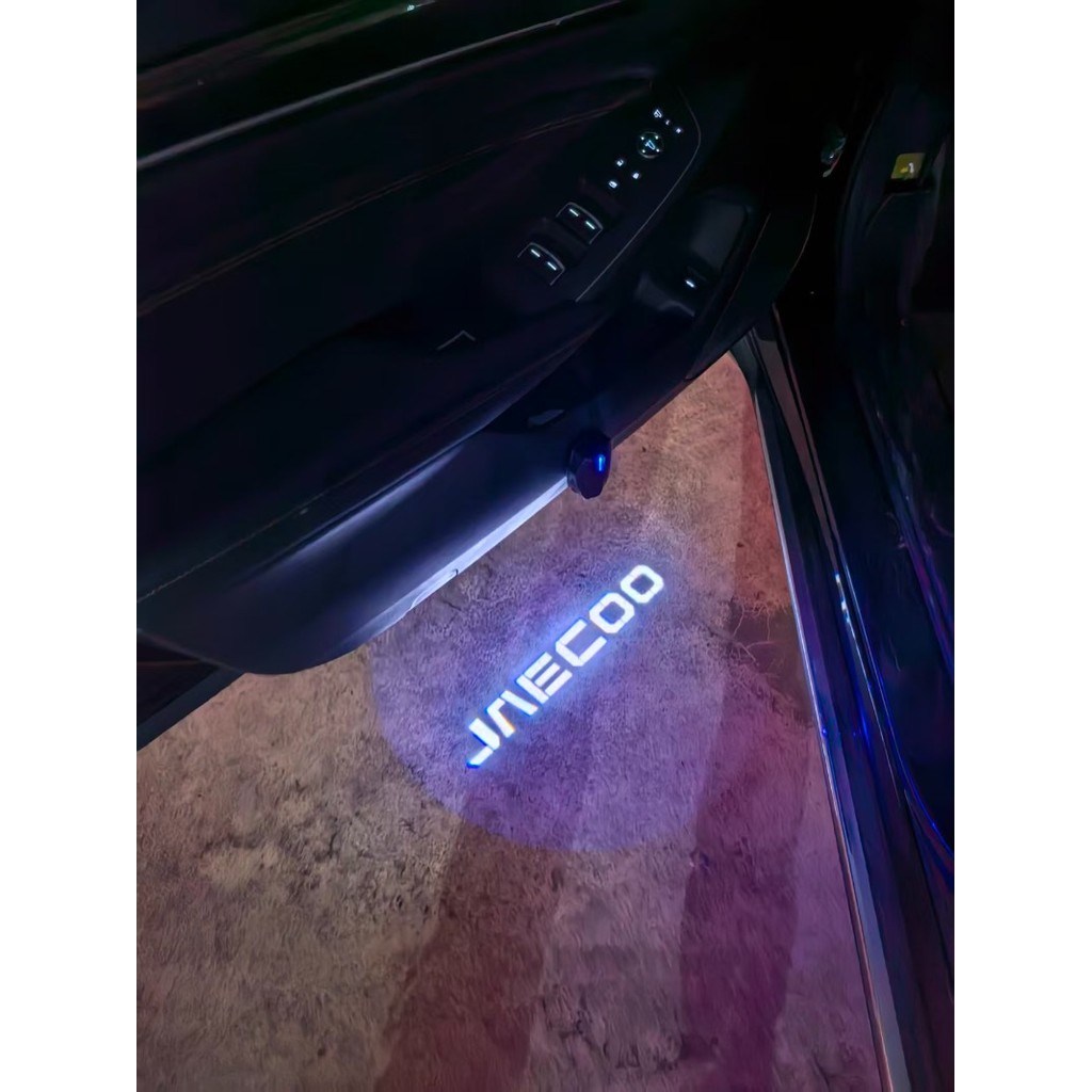 USB ชาร์จประตูรถ HD LED โคมไฟโปรเจคเตอร์ Courtesy ยินดีต้อนรับไฟสําหรับ Chery Jaecoo 5 6 J5 J6 J7 J8 2024 2025 2026 อุปกรณ์เสริมอัตโนมัติ