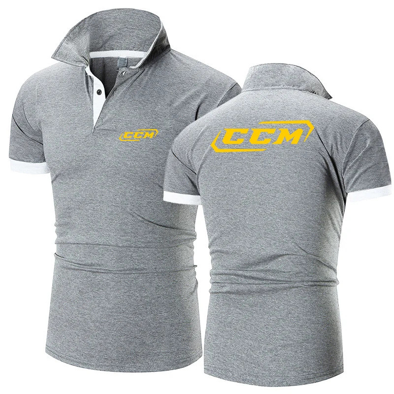 เสื้อโปโลผู้ชาย CCM Print สีพื้น เรียบง่าย สบาย ใส่ได้หลากหลาย แขนสั้น ระบายอากาศดี สไตล์ไฮสตรีท คอป
