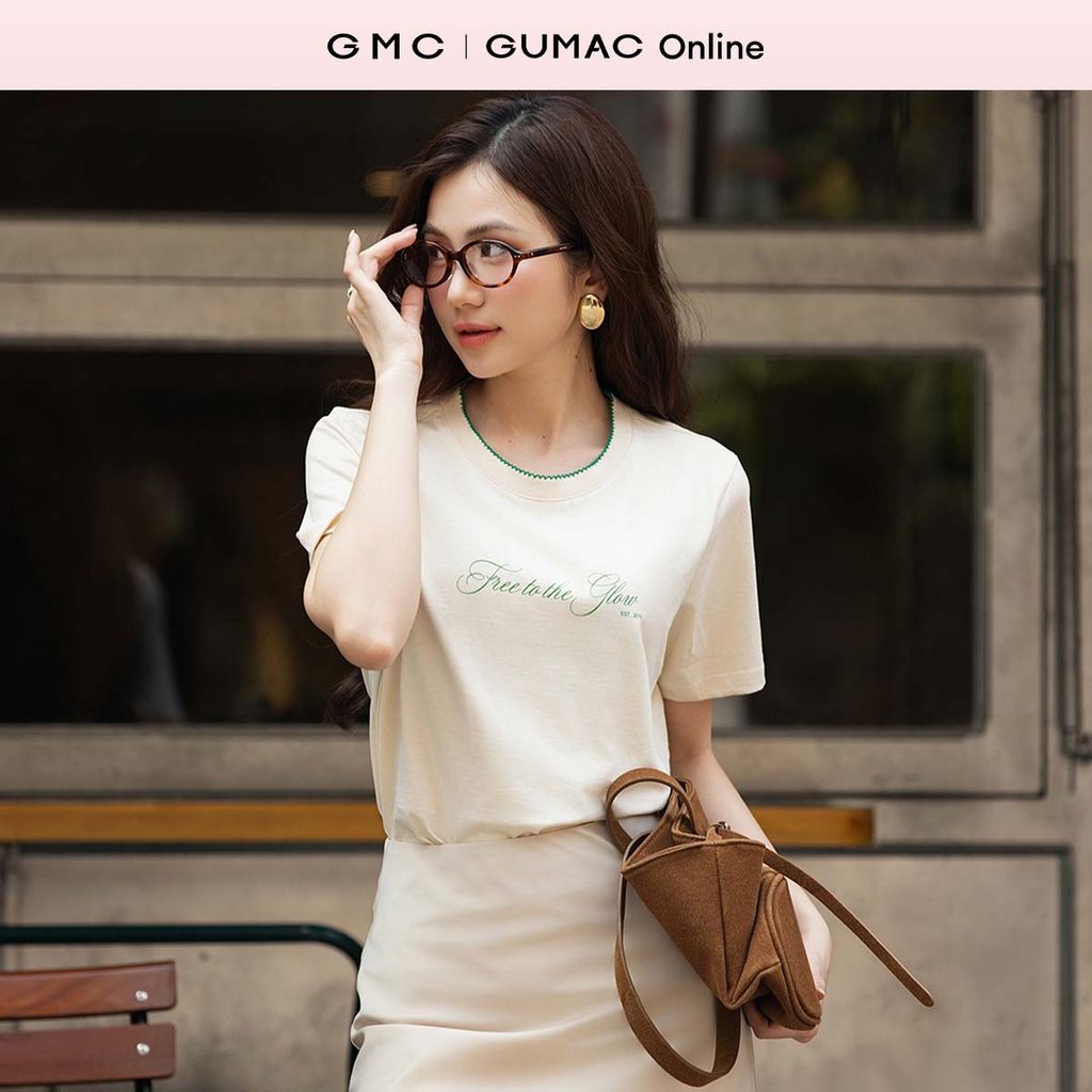 GUMC เสื้อยืดผู้หญิงทรงหลวม แขนสั้น และคอพิมพ์ลาย ผลิตจากผ้าฝ้าย 2C นุ่มและเท่ ATF12052