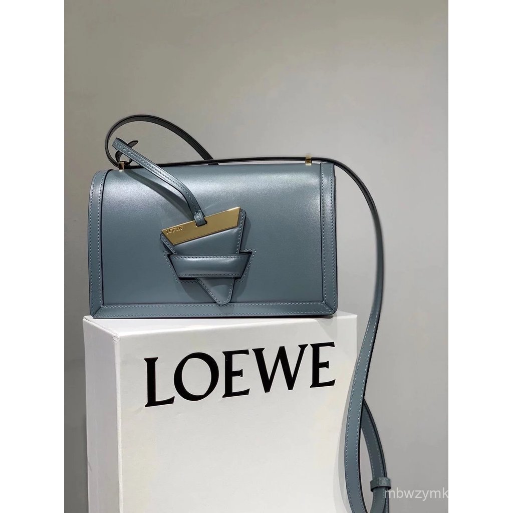 กระเป๋าทรงสามเหลี่ยม LOEWE แบบบาร์เซโลนา สีหลากหลาย ของแท้จากLOEWE
