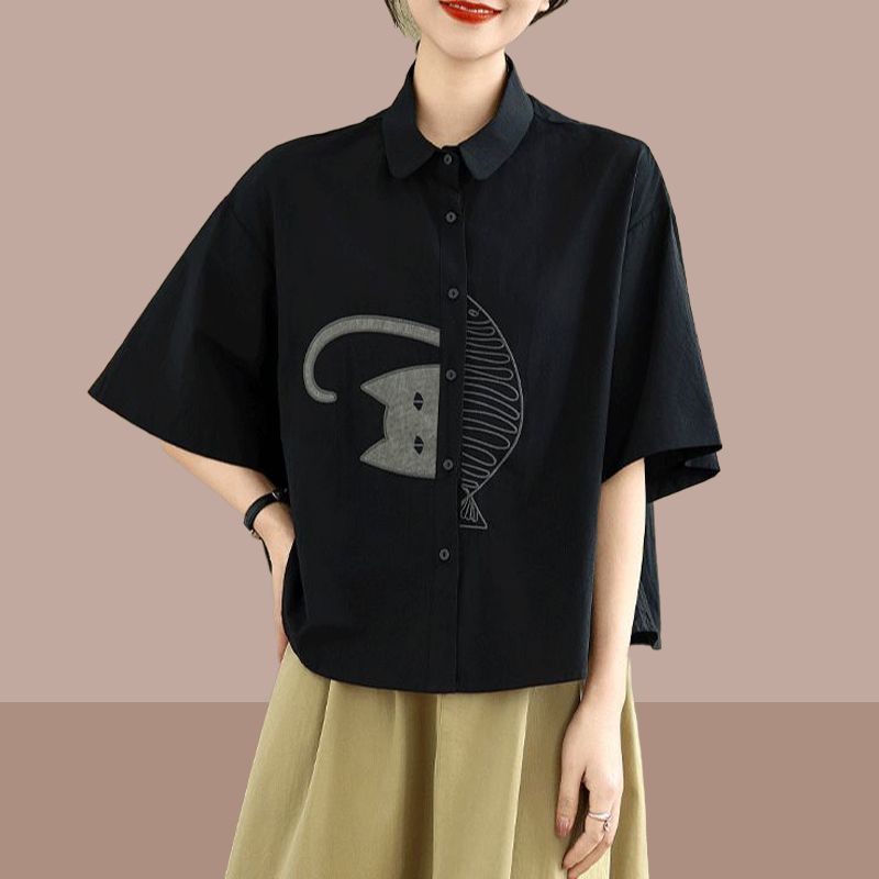 เสื้อเชิ้ตแขนสั้นสำหรับผู้หญิง ออกแบบใหม่ในสไตล์ฤดูร้อน พิมพ์ลายสนุก พร้อมดีไซน์หรูหราและทันสมัย